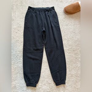 Women’s Hollister Adjustable Rise Jogger- size small- black